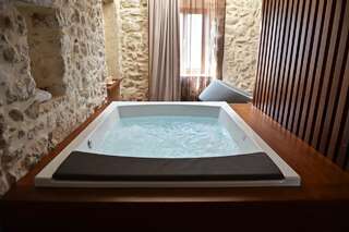 Отель Monte Bay Retreat Пераст Номер Делюкс с кроватью размера «king-size»-1